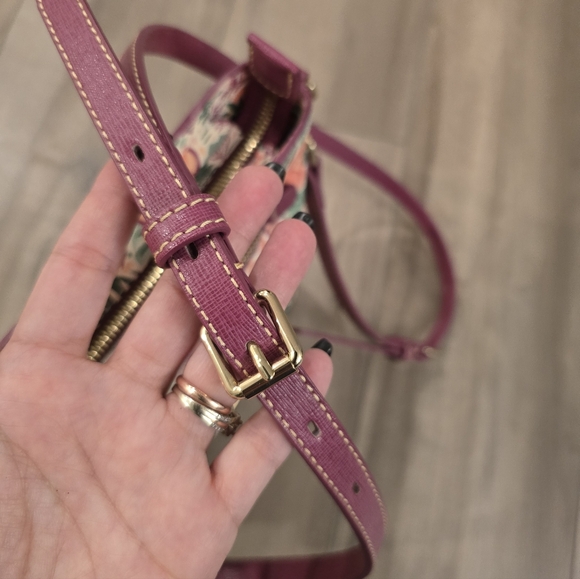 DISNEY x DOONEY BOURKE Lion King Crossbody - Picture 10 of 16